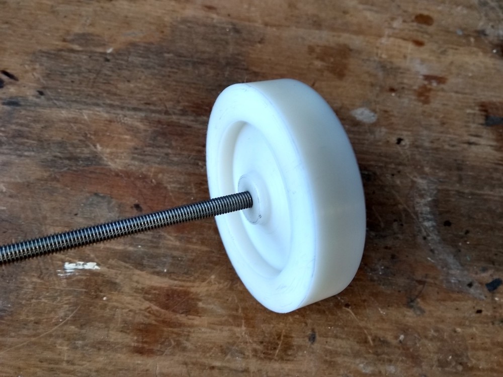 M5 thread as a long handle to aid positioning the bung